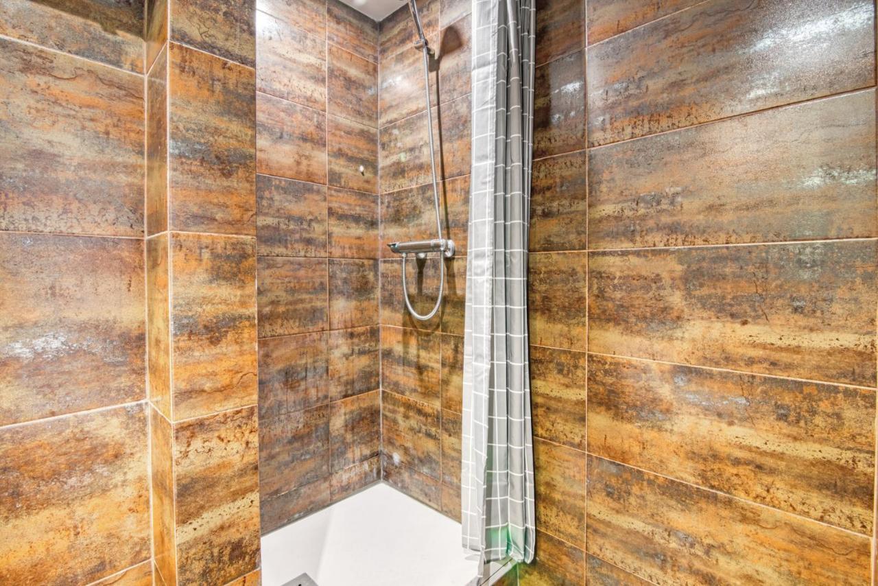 Cozy Penthouse, 20 Min To Downtown, Alcala Norte Madrid Buitenkant foto
